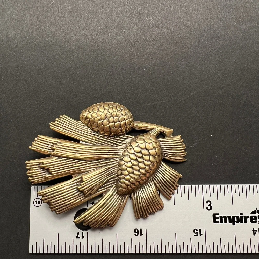 Vintage Pinecone Brooch Brass Gold Tone Nature Antiqued Woodland Cottage‎
